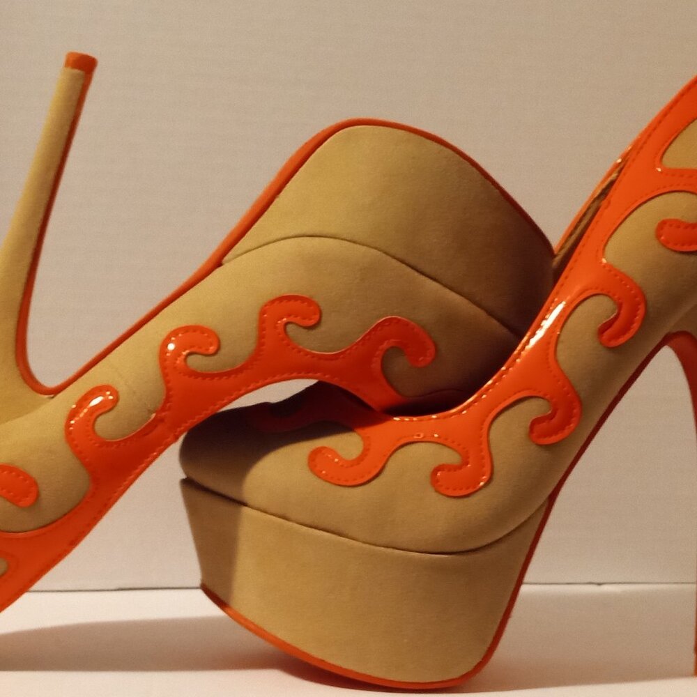Mascotte Heels